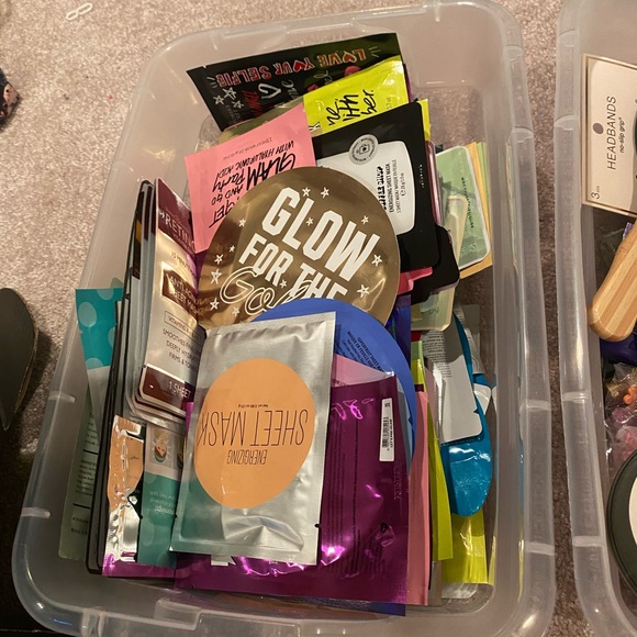 Gift with every purchase! - Picture 2 of 6